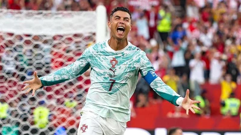Jugador celebrando un gol en partido de fútbol