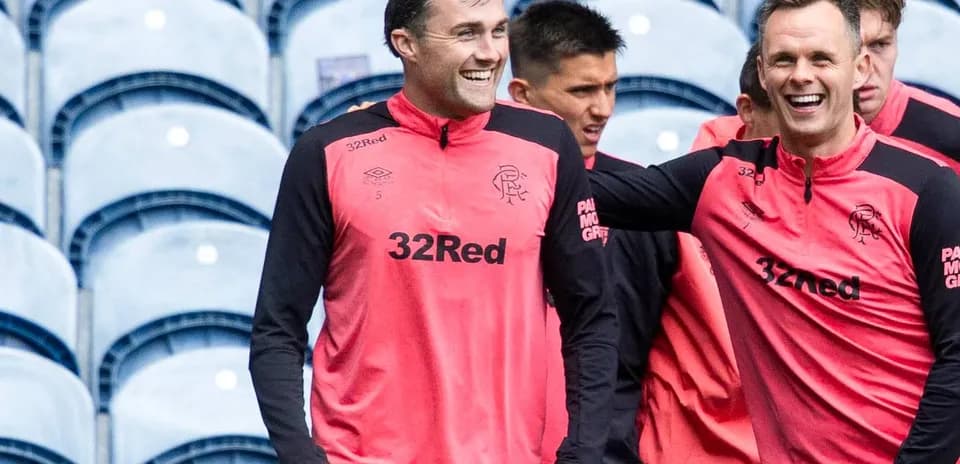 Jugadores de Rangers entrenando en el estadio