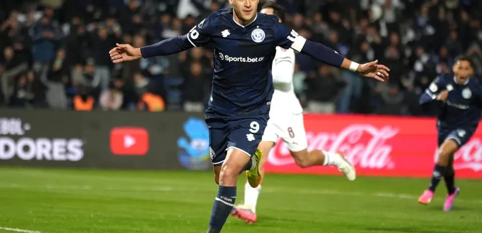 Jugador celebrando un gol en partido de fútbol