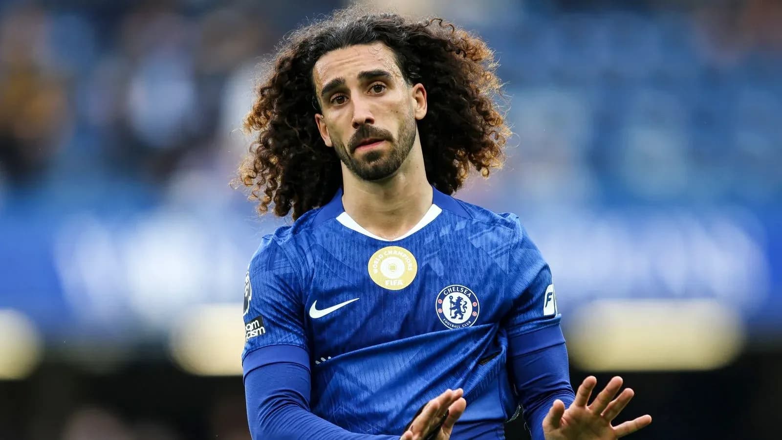 Jugador de Chelsea en el campo durante el partido