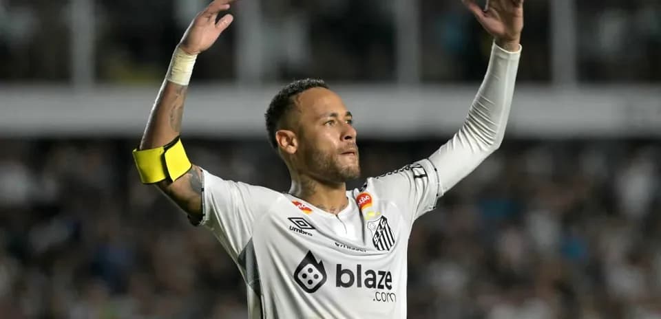 Jugador celebrando durante un partido de fútbol