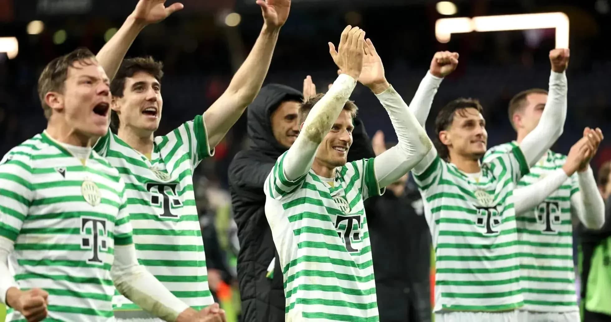 Jugadores de Ferencvárosi celebrando en el estadio