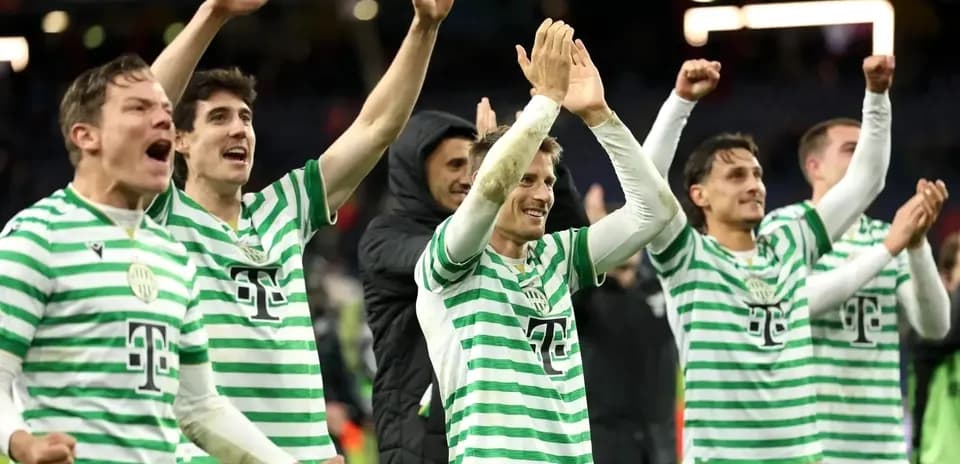 Jugadores de Ferencvárosi celebrando en el estadio