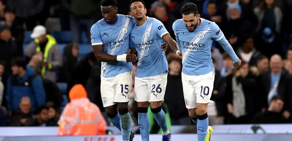 Jugadores de Manchester City celebrando un gol