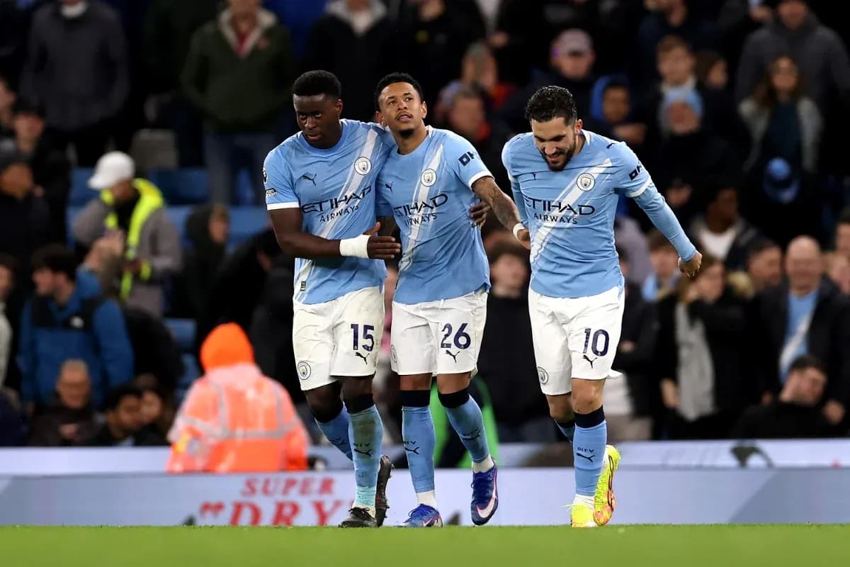 Jugadores de Manchester City celebrando un gol