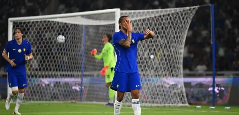Jugador lamentándose tras un fallo de gol