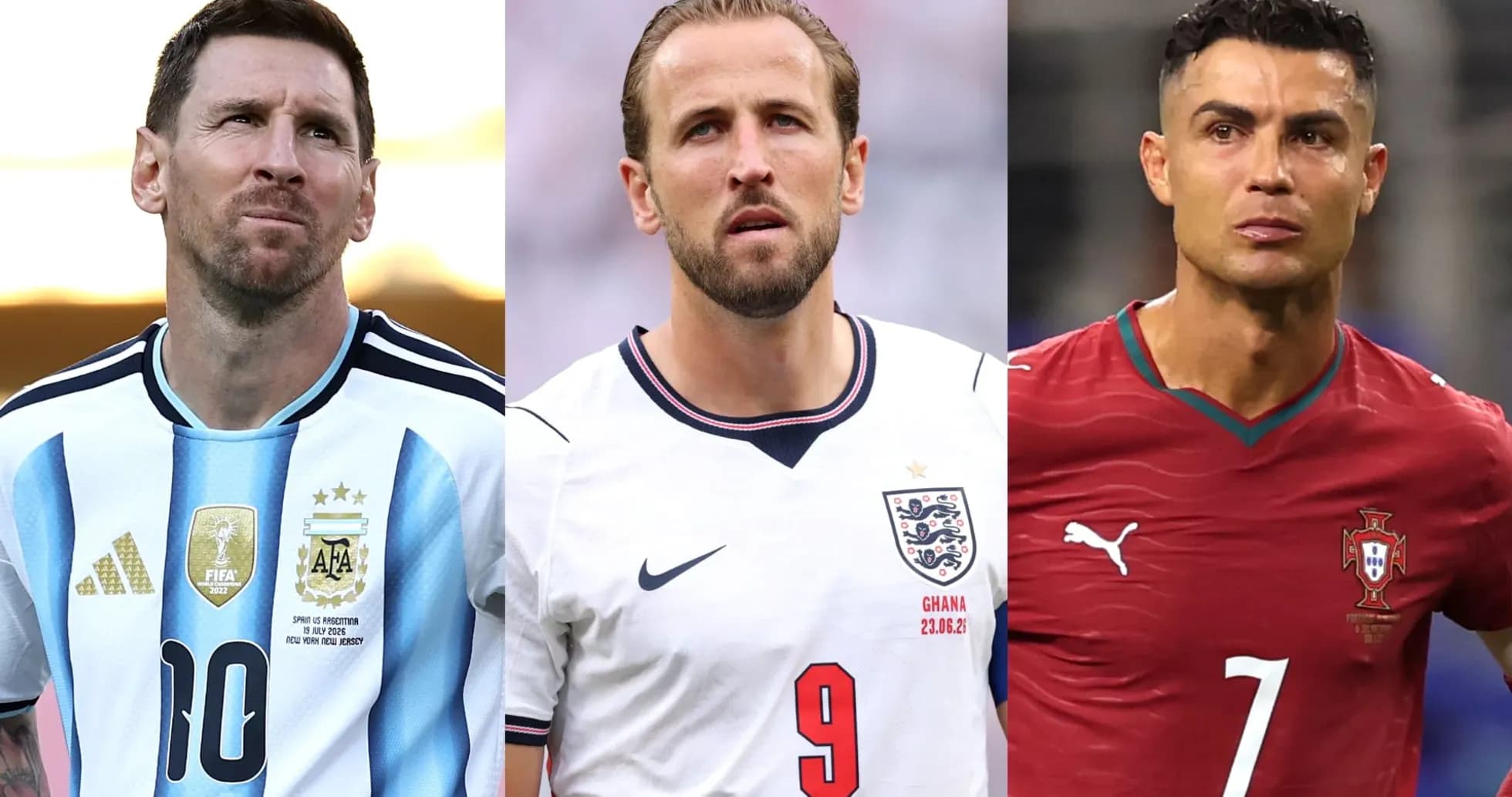 Tres jugadores de fútbol en uniforme de sus selecciones