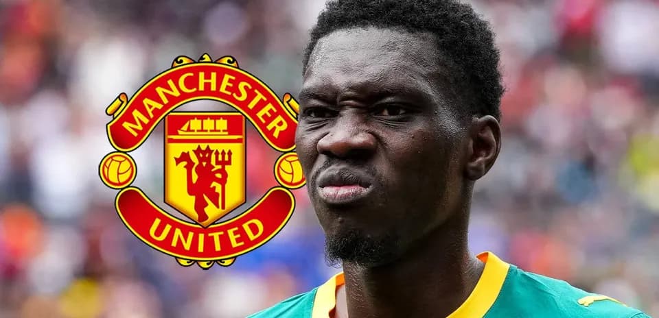 Jugador con camiseta verde cerca del logo de Manchester United