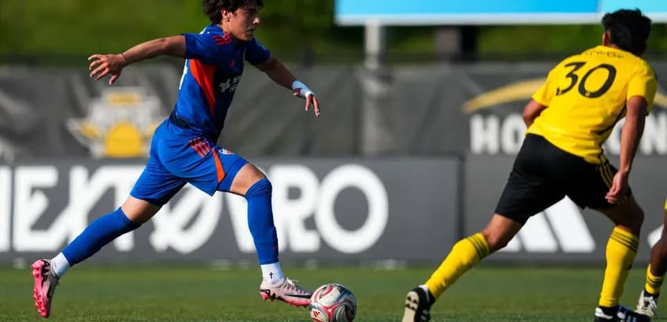 Jugador de FC Cincinnati II en acción