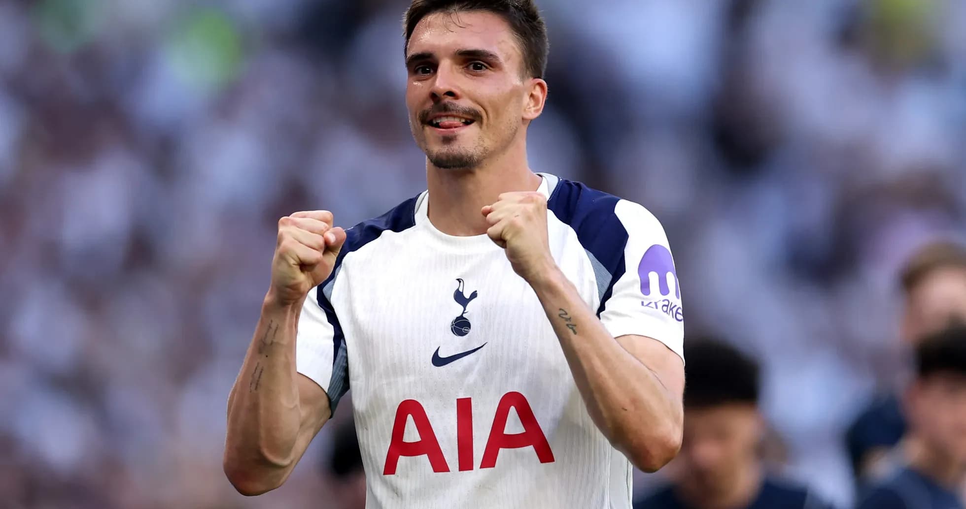 Jugador de Tottenham celebrando un gol