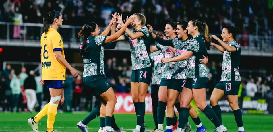 Jugadoras del Seattle Reign celebrando un gol