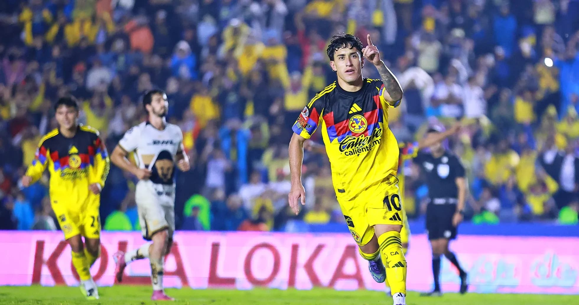 Jugadores de Club América celebrando un gol