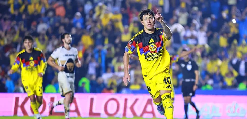 Jugadores de Club América celebrando un gol