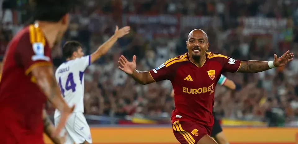 Jugador de la Roma celebrando un gol en el partido