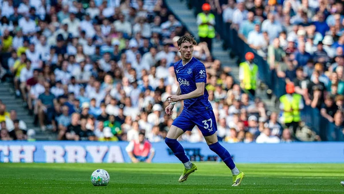 Jugador de Everton en acción durante el partido