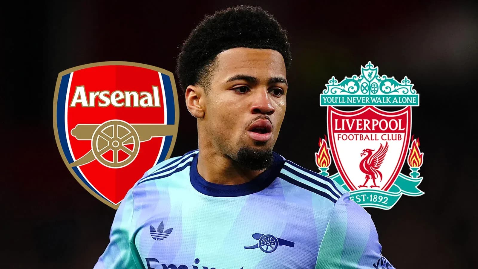 Jugador con logos de Arsenal y Liverpool de fondo
