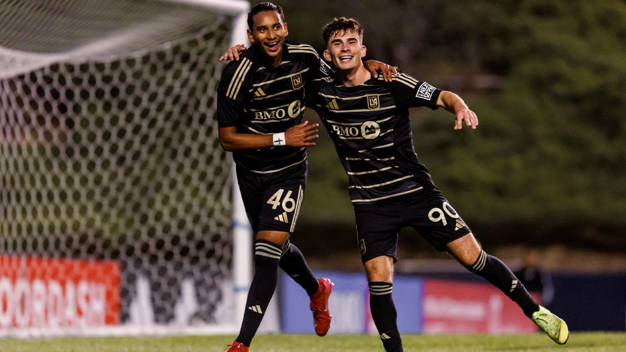 Jugadores celebrando un gol de Los Angeles FC II