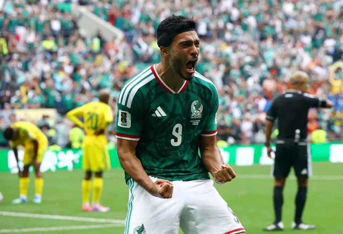 Jugador mexicano celebrando un gol en el Mundial