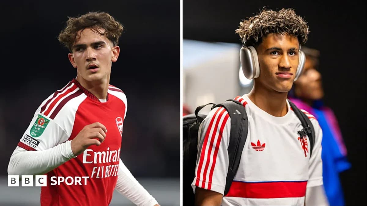 Jugadores de fútbol en acción y vestíbulo
