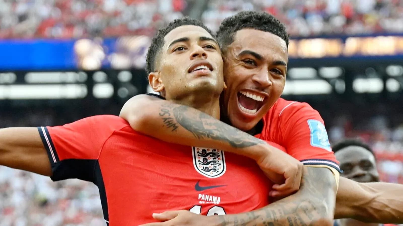 Jugadores de Inglaterra celebrando un gol en partido