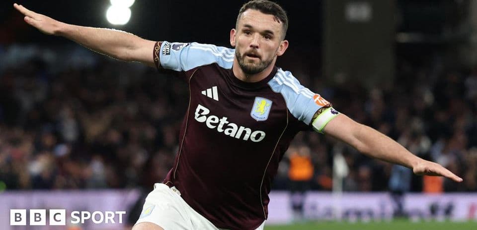 Jugador de Aston Villa celebrando un gol en el estadio