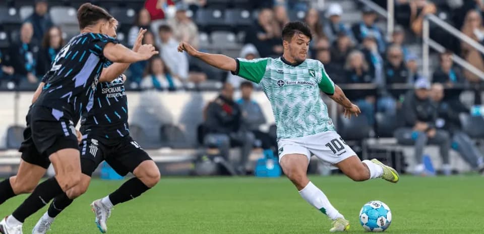Jugador de Spokane Velocity en acción