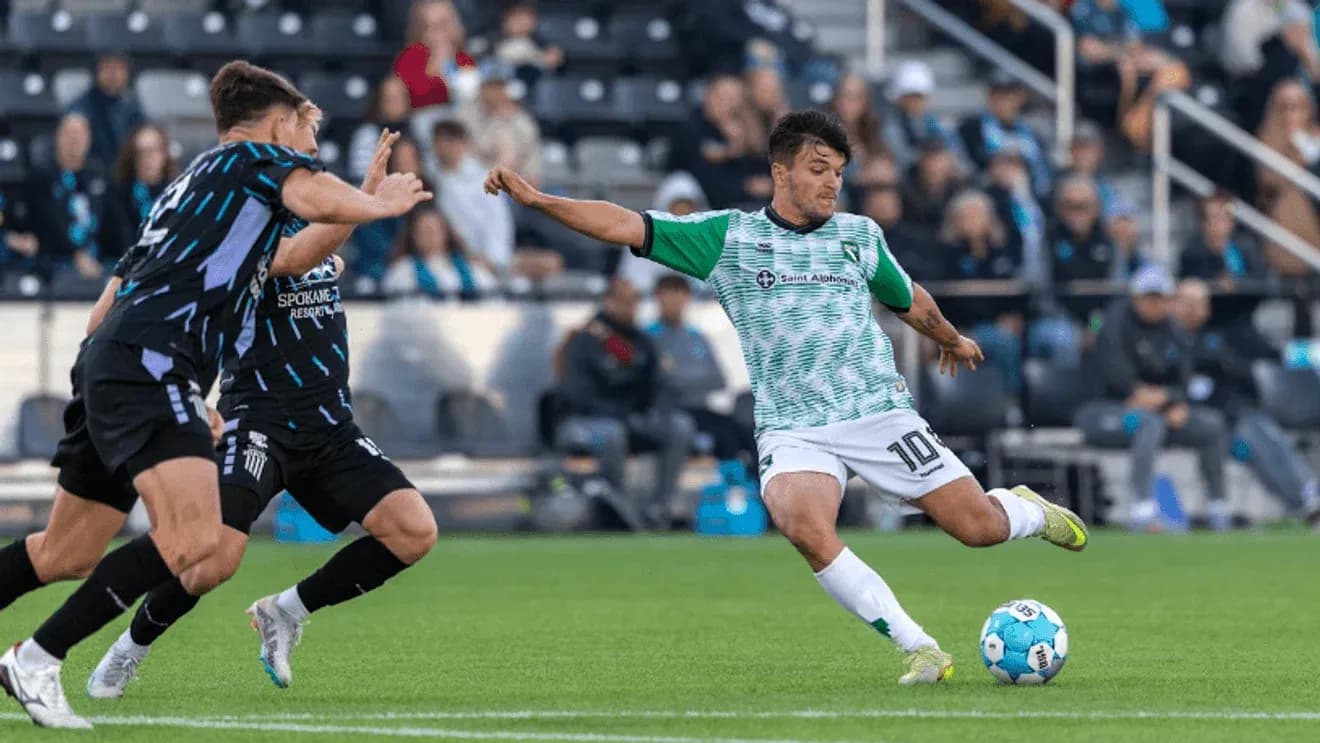 Jugador de Spokane Velocity en acción