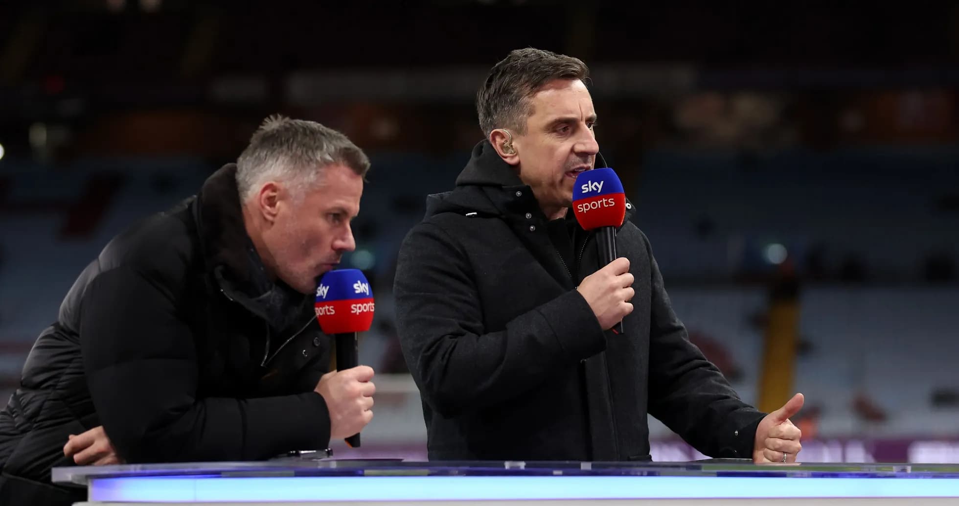 Dos comentaristas de Sky Sports hablando en estudio