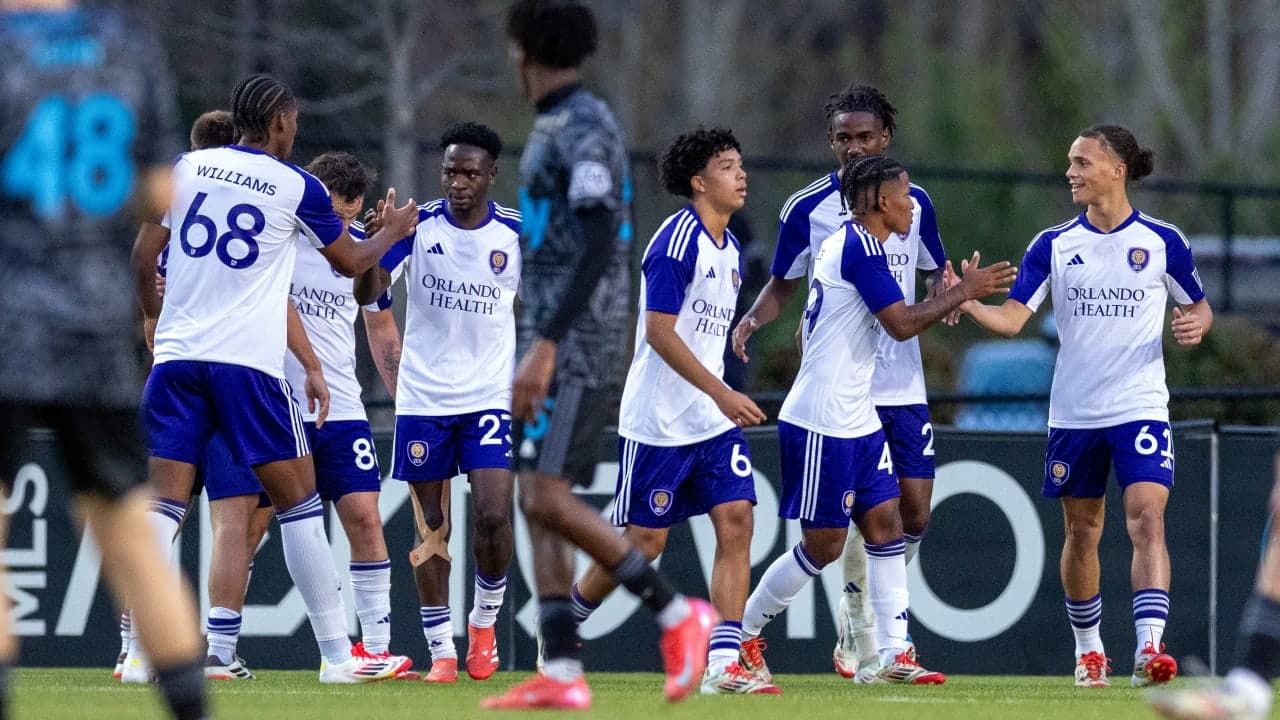 Jugadores de Orlando celebrando un gol