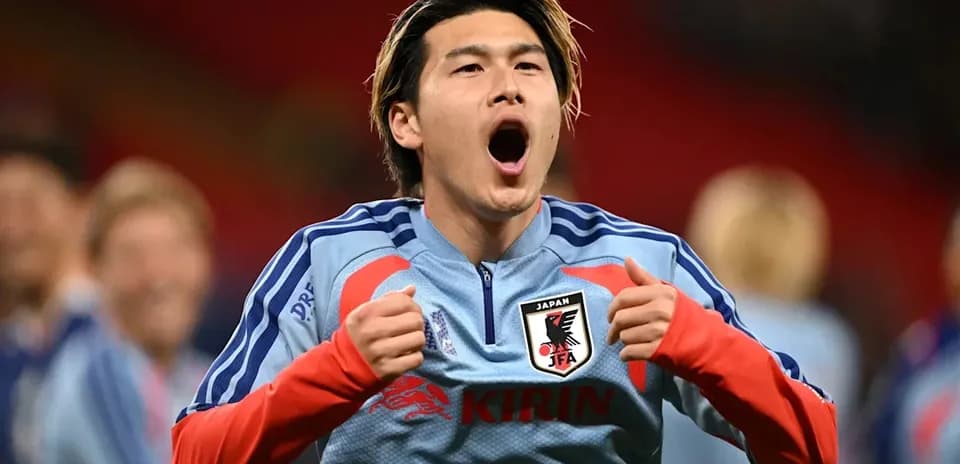Jugador de Japón celebrando durante el calentamiento