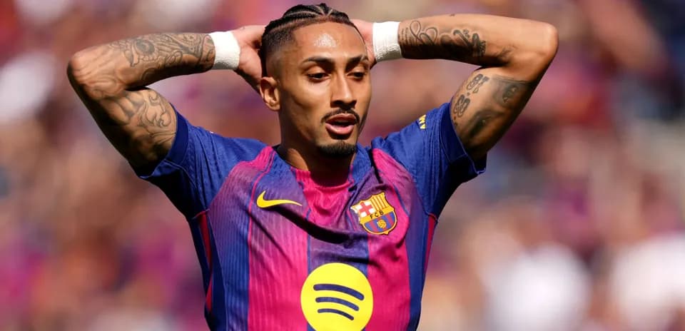 Jugador del FC Barcelona con camiseta en acción