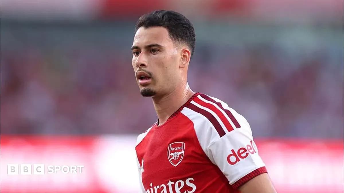 Jugador de Arsenal durante un partido en el campo