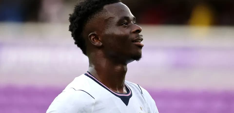 Jugador de Inglaterra sonriendo en el campo