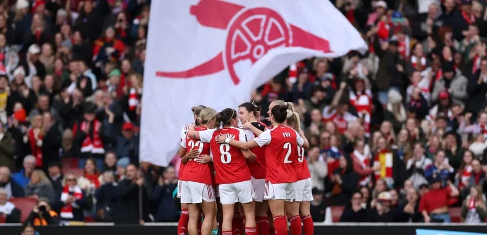 Jugadoras de Arsenal celebrando en el estadio