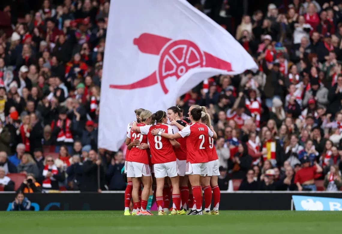 Jugadoras de Arsenal celebrando en el estadio