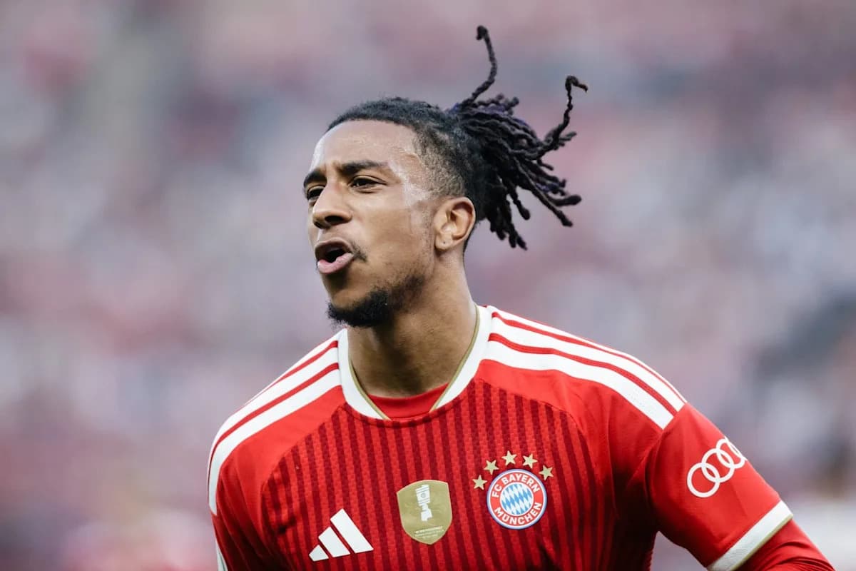 Jugador de Bayern München celebrando en el campo