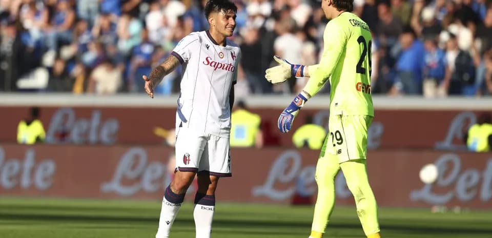 Jugadores de Bologna en el campo de juego