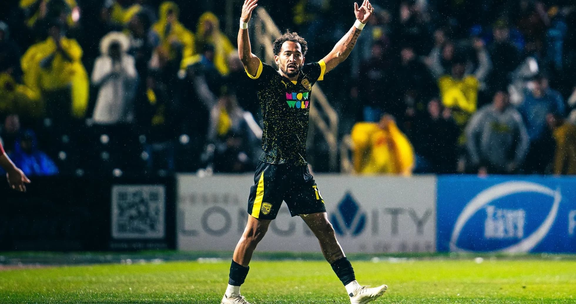 Jugador de New Mexico United celebrando en el partido