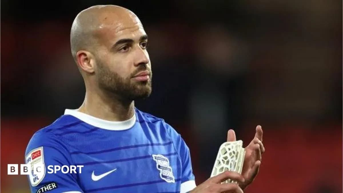 Jugador de Birmingham aplaudiendo tras el partido