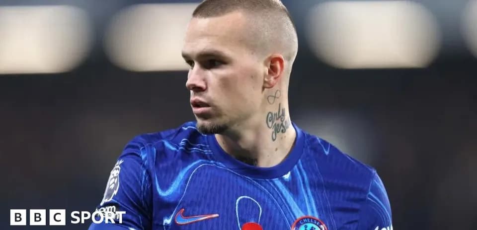 Jugador de Chelsea con tatuajes en el cuello