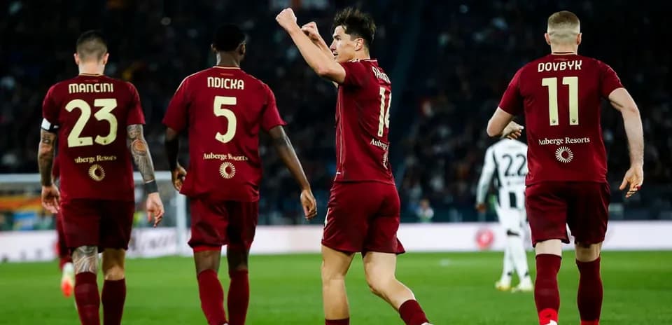 Jugadores de AS Roma celebrando un gol