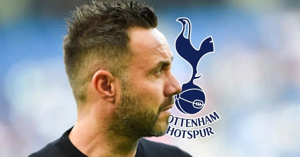 Entrenador mirando hacia un lado con logo de Tottenham