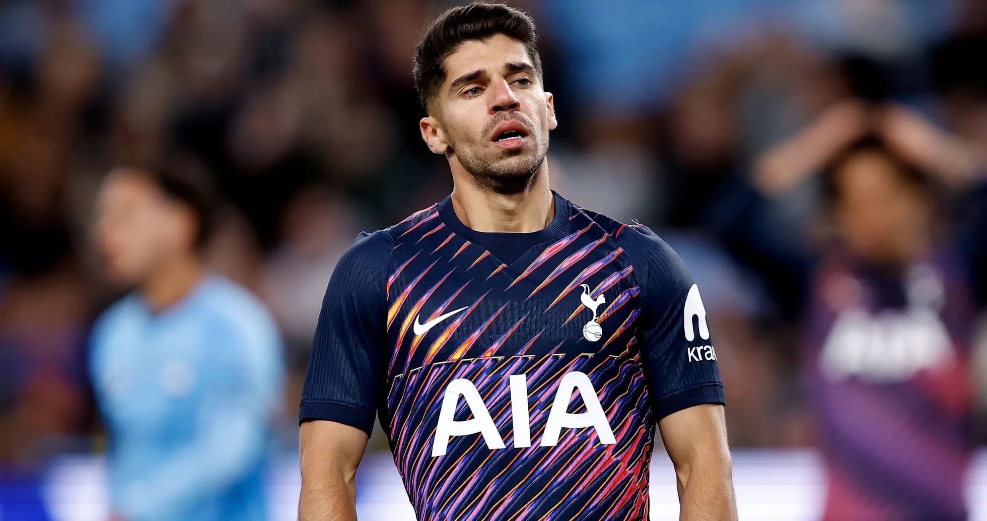 Jugador de Tottenham en acción durante el partido