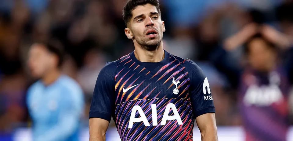 Jugador de Tottenham en acción durante el partido