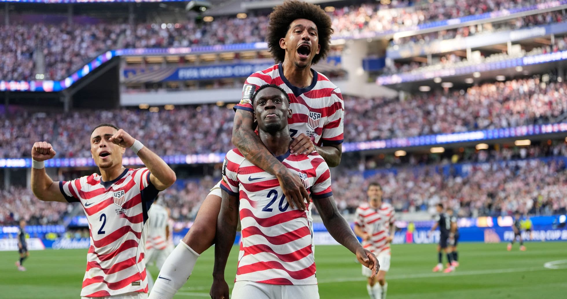 Jugadores de Estados Unidos celebrando un gol