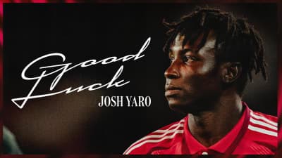 Josh Yaro con camiseta roja y mensaje de buena suerte