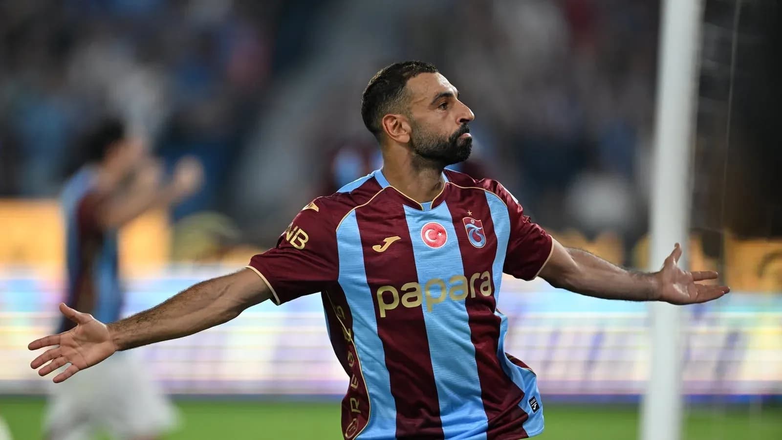 Jugador de Trabzonspor celebrando un gol en el partido