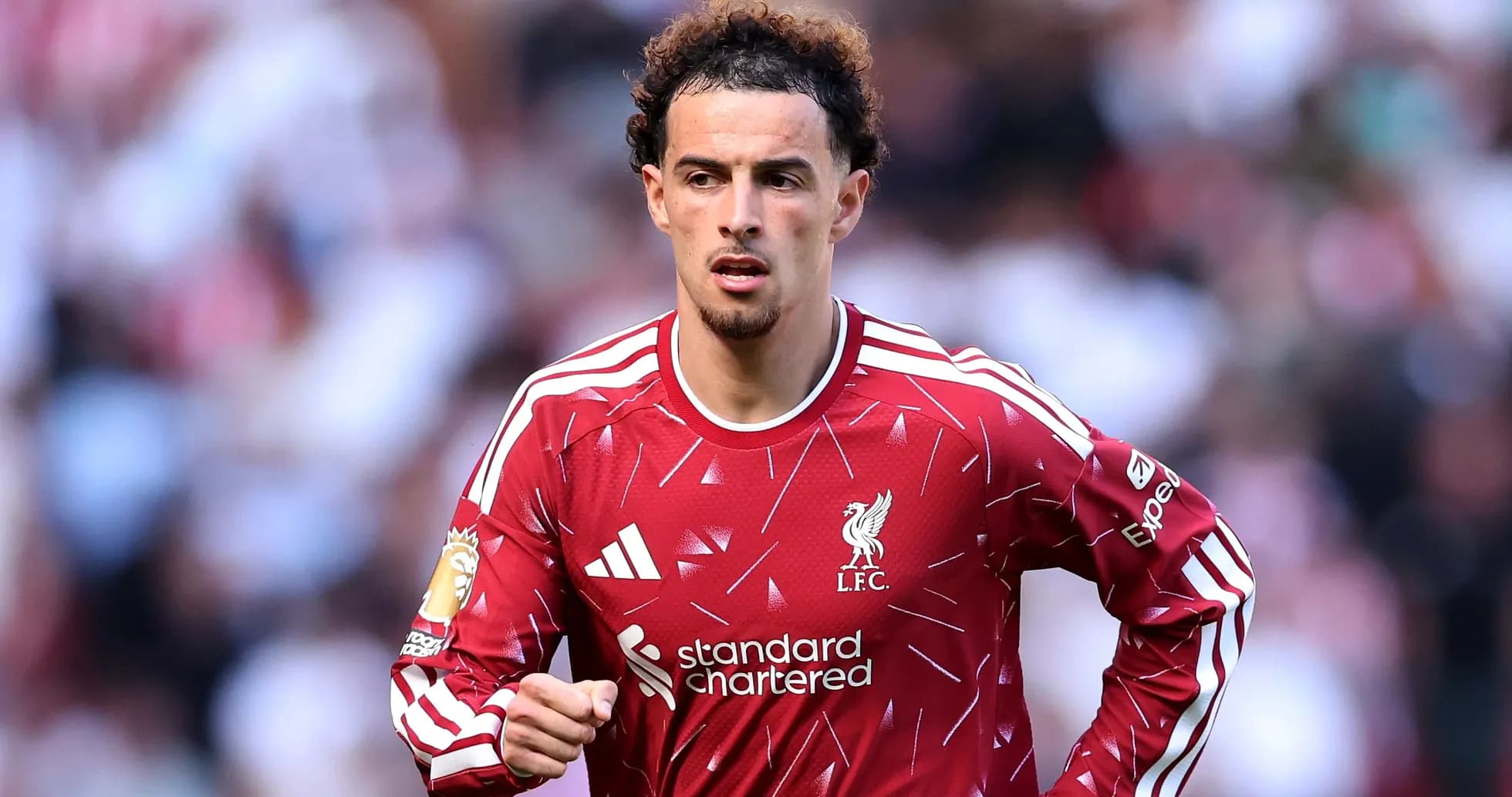 Jugador de Liverpool en acción durante un partido