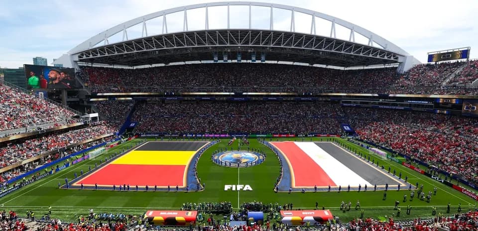 Banderas de Bélgica y Egipto en el estadio