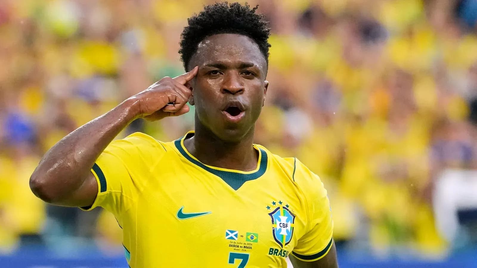 Jugador de Brasil celebrando con gesto en partido